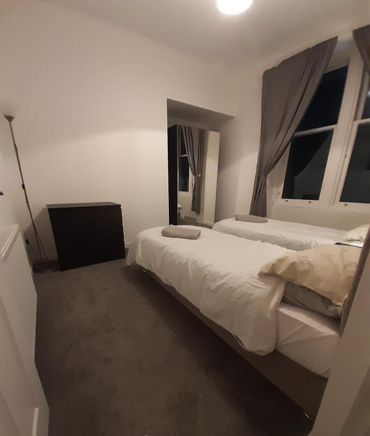 شقة Carvetii - Edward House A - 2 Dbl Bed 1St Floor Flat دنفرملاين المظهر الخارجي الصورة